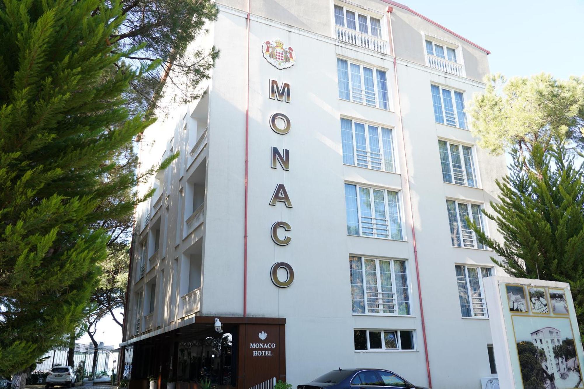 Hotel Monaco & Garden Golem  Bagian luar foto