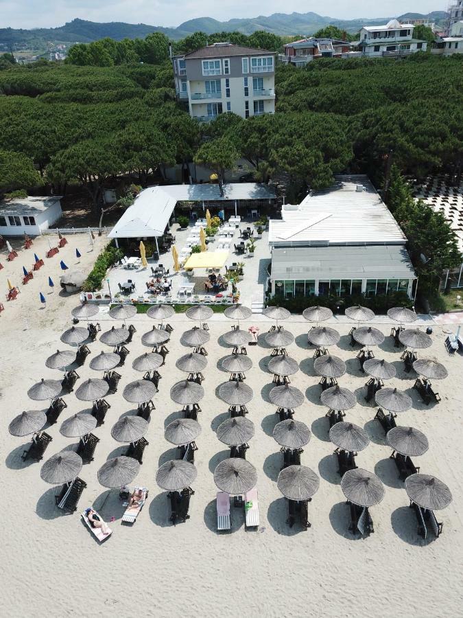 Hotel Monaco & Garden Golem  Bagian luar foto